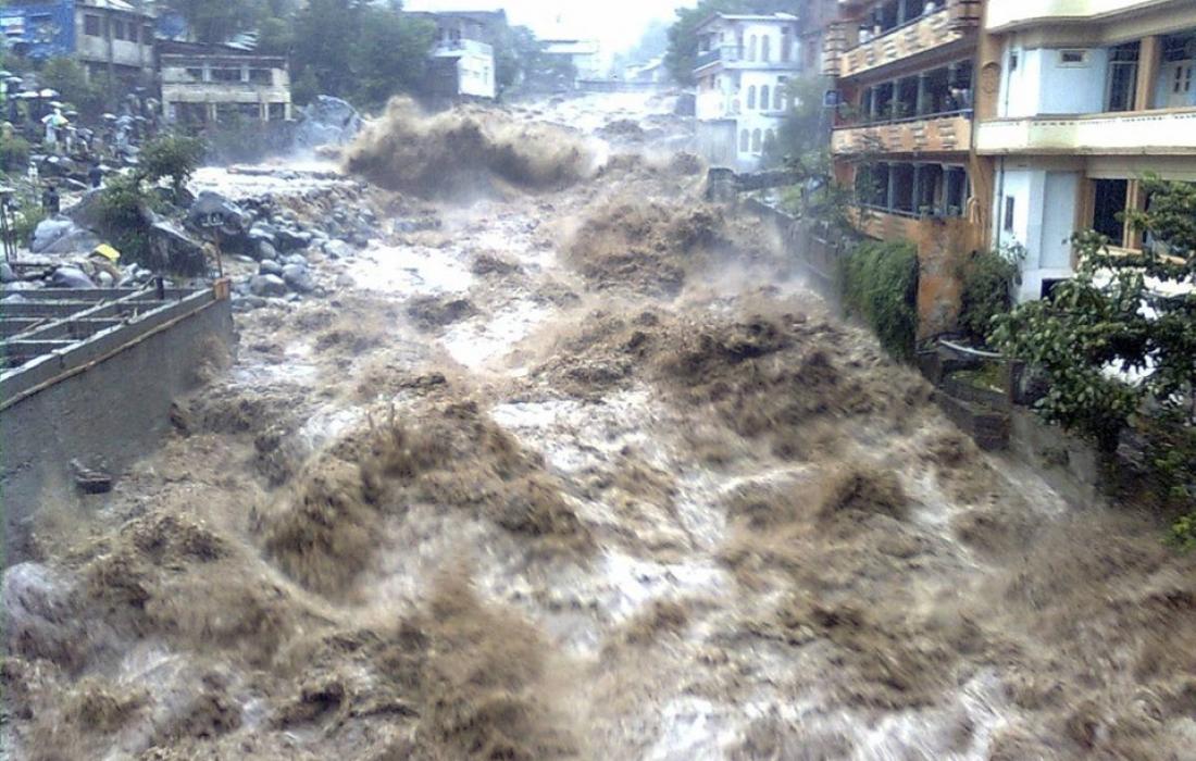 14 قتيلاً ومفقودون بفيضان مفاجئ لنهر في مدينة جوهانسبورغ
