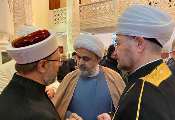 Rencontre entre le Dr. Shahriari et Ali Arbash avec cheikh Ravil Ain el-Dine en marge du Forum de Moscou  