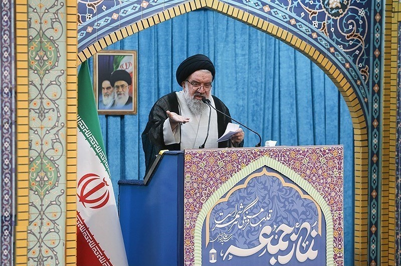 أية الله خاتمي :  يجب على الصين والدول الأخرى أن تعلم بان إيران لا تجامل أحدا علی وحدة أراضيها