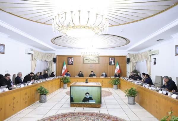 الرئيس الايراني يؤكد على مضاعفة الجهود لحل مشاكل الشعب