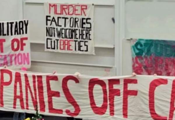 تظاهرات در دانشگاه بریتانیا علیه شرکت‌های فروش سلاح به عربستان