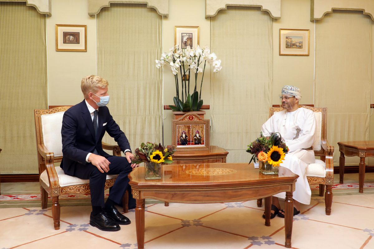 وزير خارجية عمان يبحث مع غروندبرغ بمسقط مساعي  السلام في اليمن