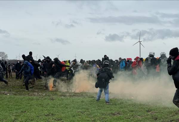 German police clash with anti-coal activists in Lutzerath
