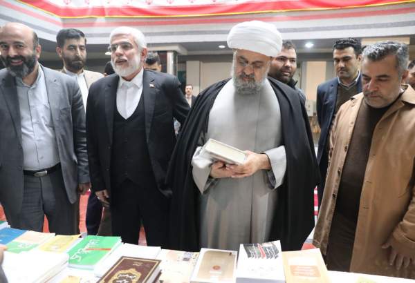 ڈاکٹر حمید شہریاری کا اسلامی مذاہب اور جدید اسلامی تہذیب کی سائنسی کانفرنس کی ضمنی نمائش ک دورہ  