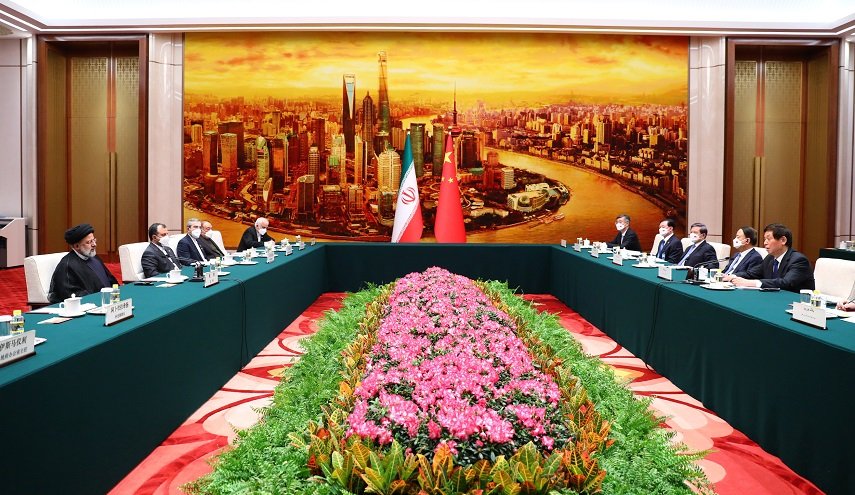 الرئيس الإيراني يؤكد على استمرار التعاون الاستراتيجي الشامل مع الصين