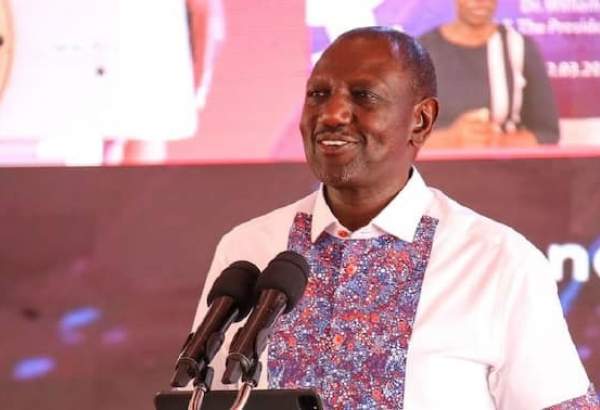 رئیس جمهوری کنیا سخنرانی خود را به احترام اذان متوقف کرد