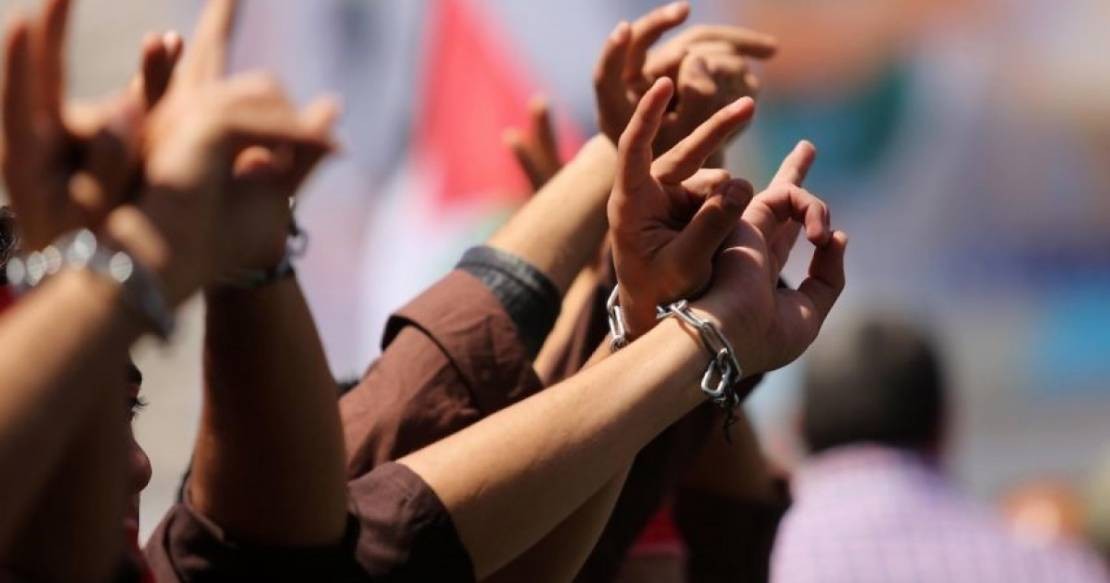 فصائل فلسطينية تبارك انتصار الأسرى في سجون الاحتلال