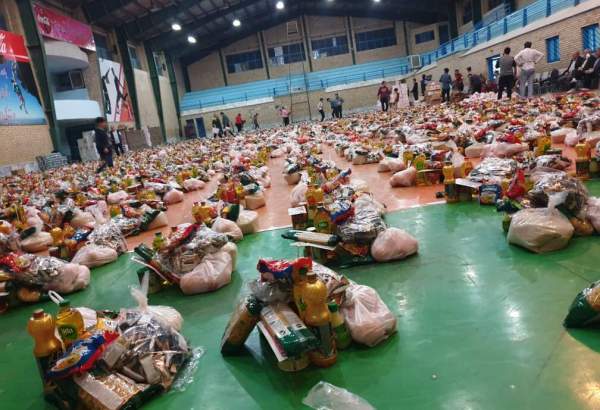 توزیع یک هزار بسته معیشتی رمضان در میان نیازمندان بستک