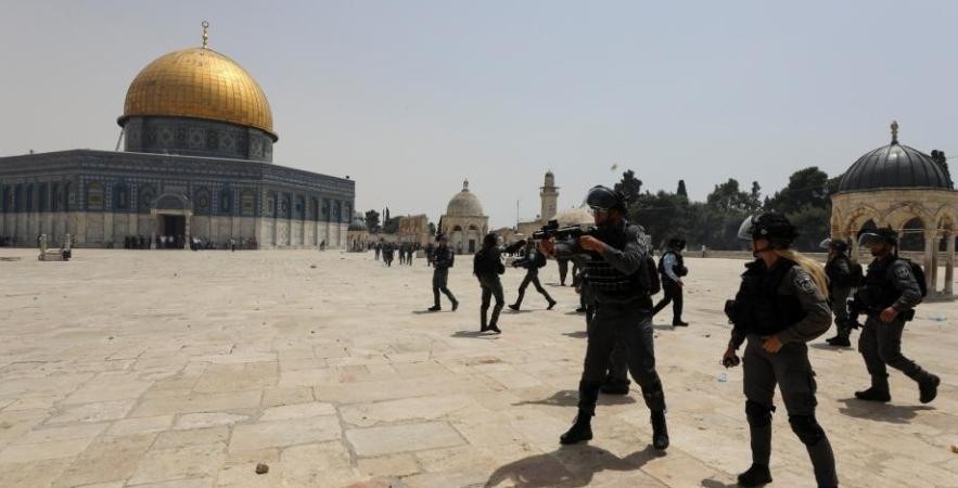 حماس تدين اعتداء الاحتلال على المصلين بالمسجد الأقصى