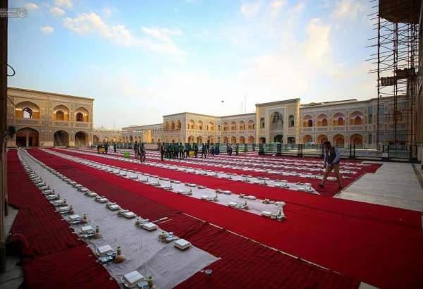 روضہ امام علی (ع) میں افطار کا خوبصورت منظر  