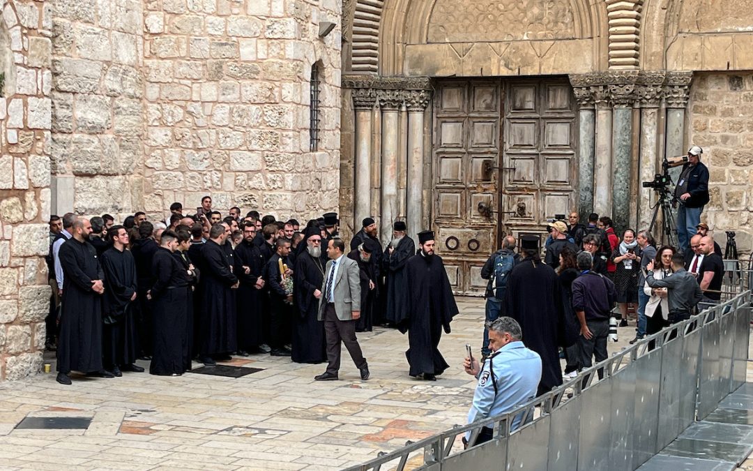 الاحتلال يعتدي على المسيحين خلال مراسم "سبت النور" في القدس
