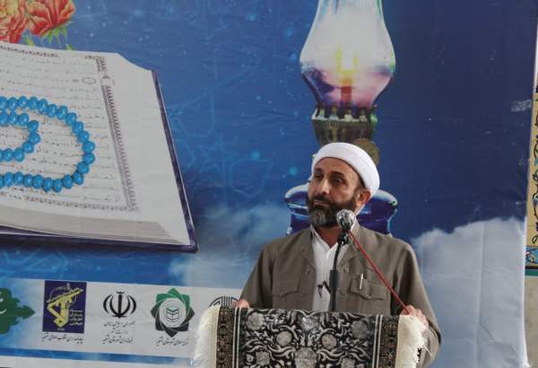 بسیاری از مشکلات جامعه ناشی از دوری از قرآن است