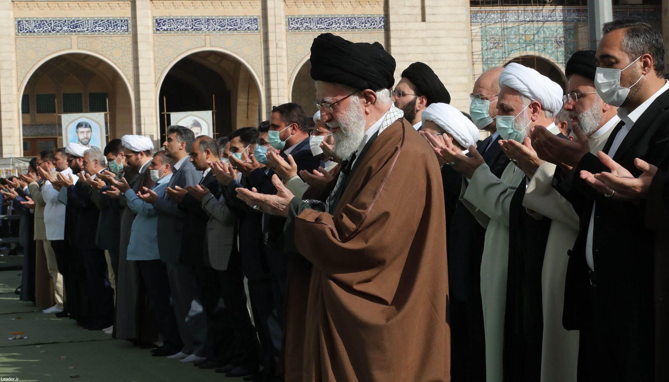 إقامة صلاة عيد الفطر بالعاصمة طهران بإمامة قائد الثورة الإسلامية