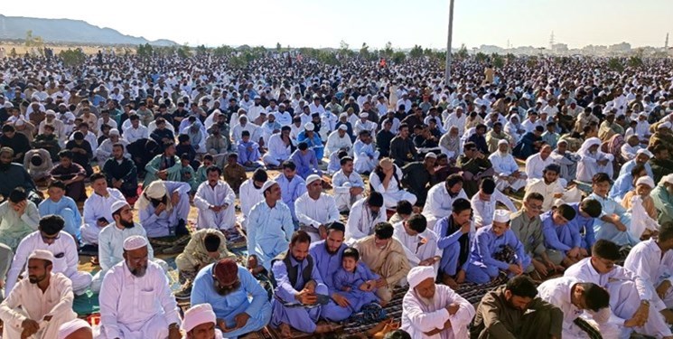 روعة الوحدة بين السنة والشيعة تتجلى في صلاة عيد الفطر في سيستان وبلوشستان