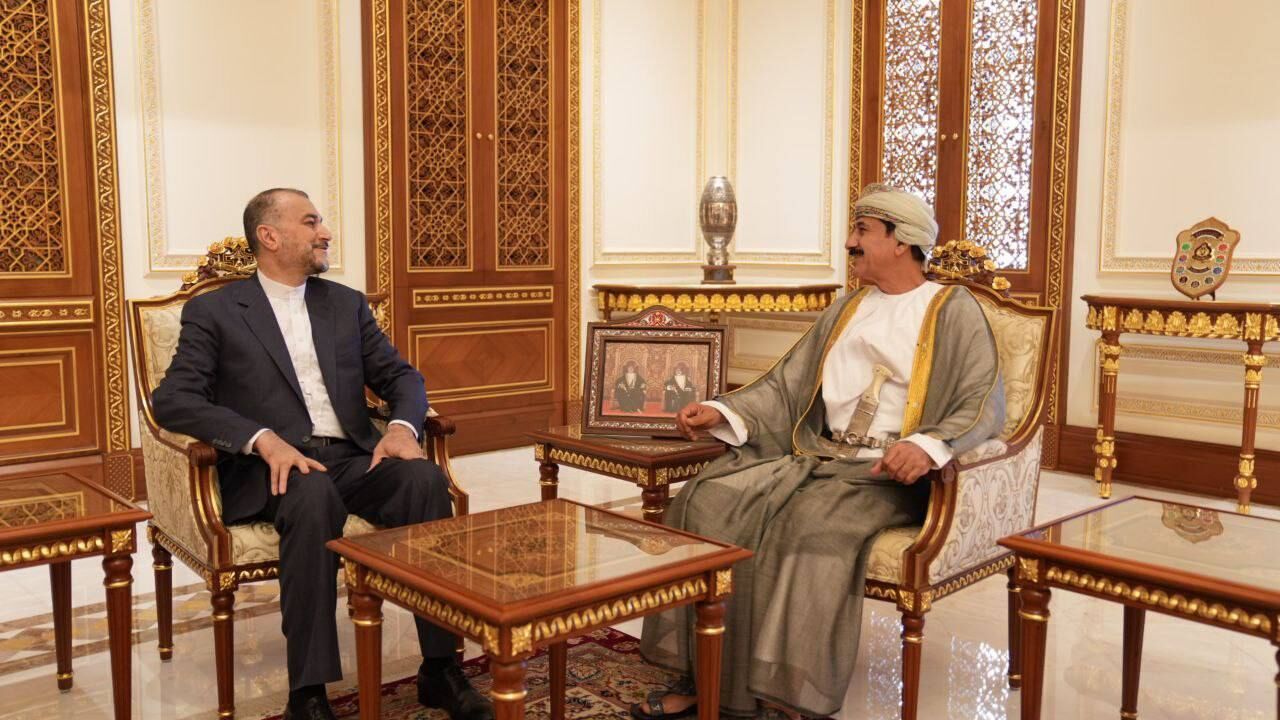 وزير الخارجية الايراني : نأمل أن تساهم جهود عمان البناءة في إرساء السلام داخل المنطقة