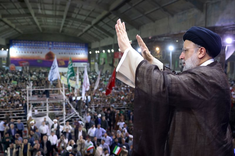 الرئيس الايراني يؤكد ضرورة الاعتماد على القدرات الداخلية لتجاوز المشاكل