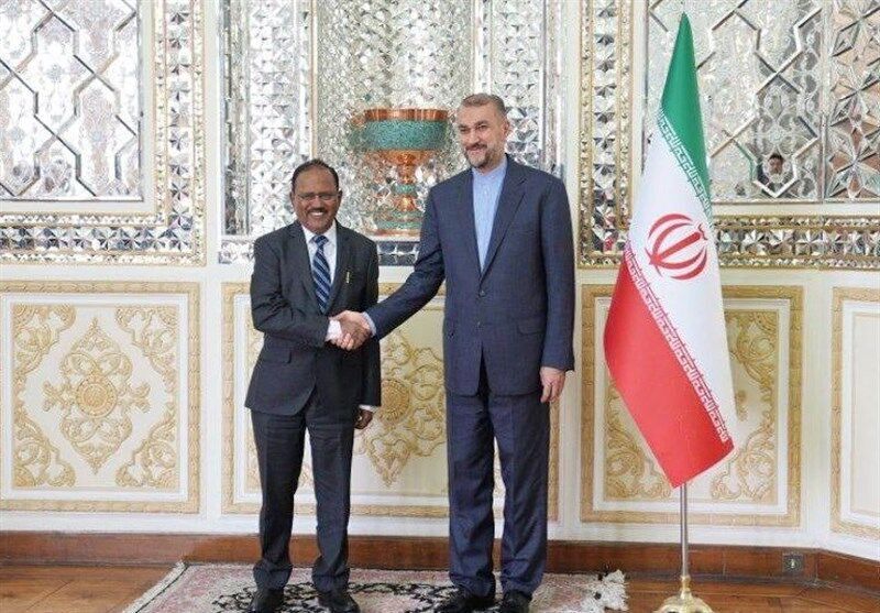 وزير الخارجية الايراني يدعو للمزيد من تطوير التعاون الاقليمي والدولي بين طهران ونيودلهي