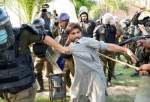 8 کشته و 290 زخمی در اعتراضات خشونت‌بار پاکستان/ وزیر خارجه دولت عمران خان بازداشت شد