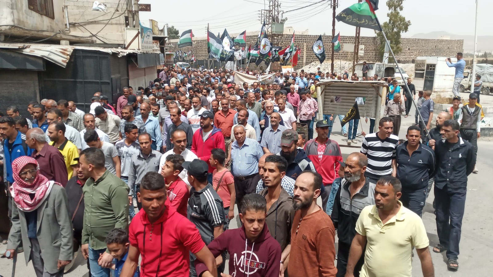 مسيرات غاضبة في مخيمات اللاجئين الفلسطينيين بسوريا تنديدًا بالعدوان على غزة