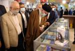 Le leader visite la Foire internationale du livre de Téhéran