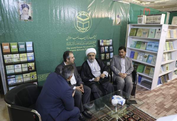 بازدید دبیرکل مجمع جهانی تقریب مذاهب اسلامی از سی و چهارمین نمایشگاه بین المللی کتاب 