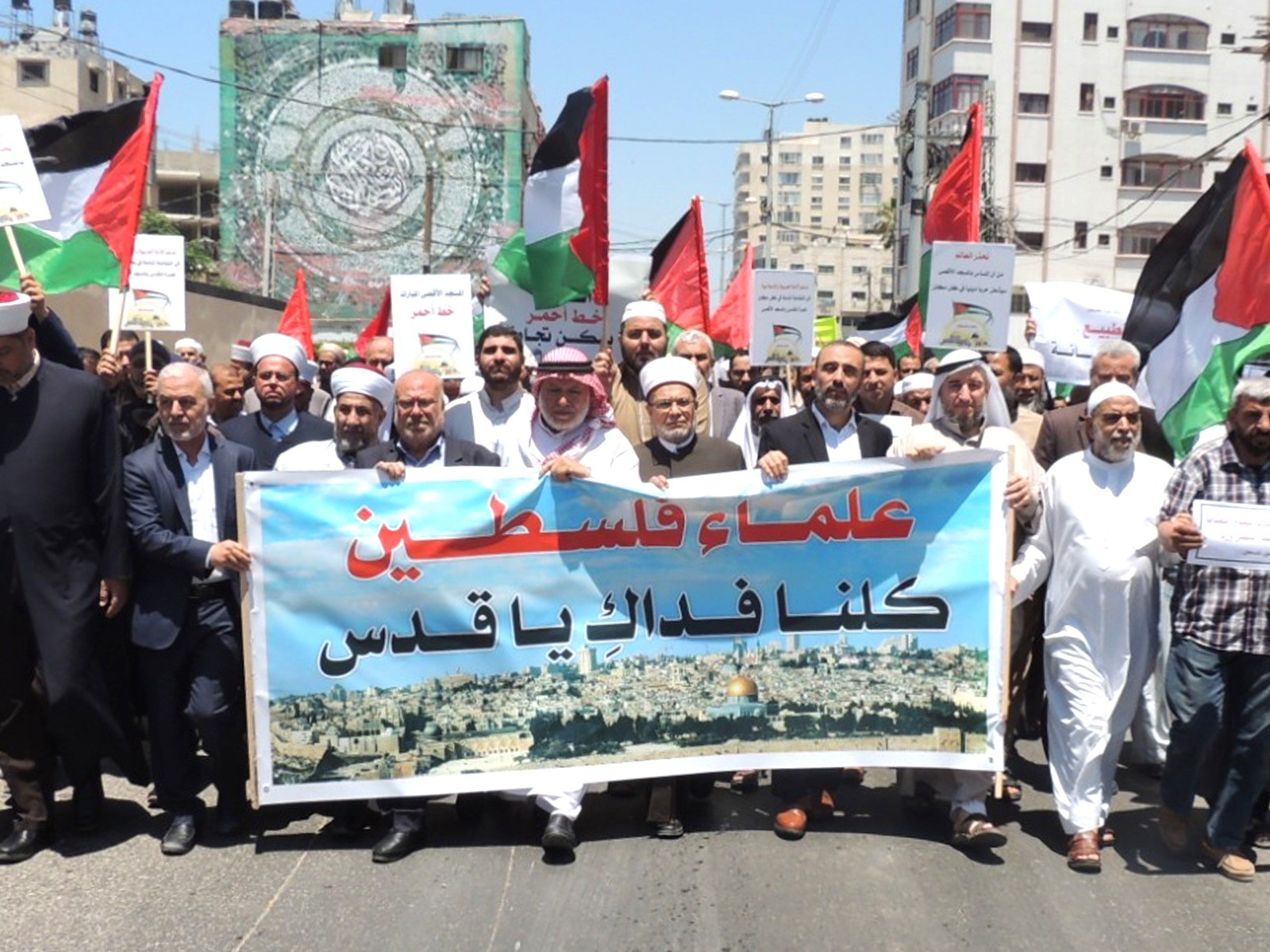 علماء الأمة في فلسطين : النفير إلى الأقصى ونصرته واجب شرعي لصد مسيرة الأعلام