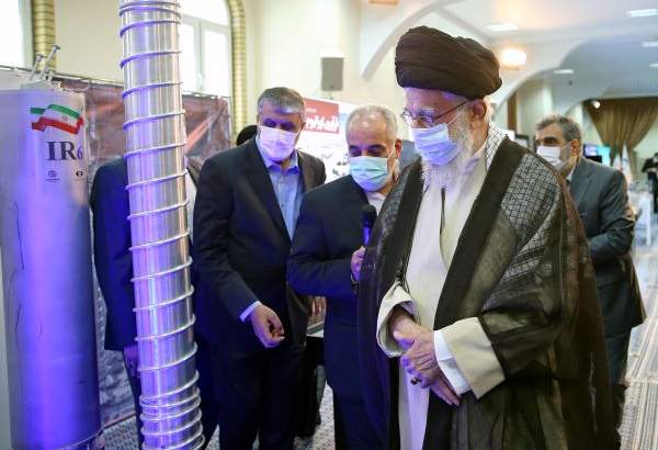 Leader of Islamic Revolution visits nuclear achievements exhibition (photo)  <img src="/images/picture_icon.png" width="13" height="13" border="0" align="top">