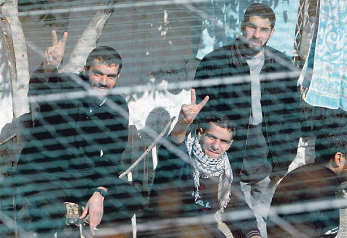 مهجة القدس: أسرى الجهاد الإسلامي يعتصمون في ساحة سجن النقب