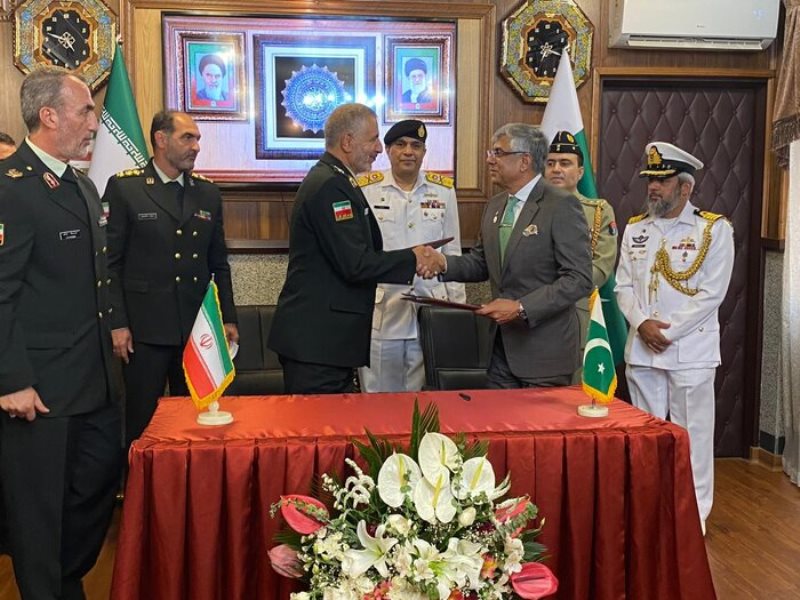 وزارة الدفاع الباكستانية: إيران وباكستان توقعان مذكرة للتعاون في مجال الأمن البحري