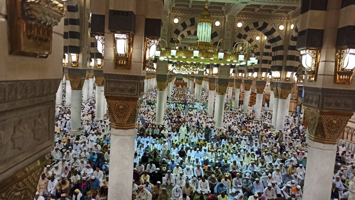 عدسة ضيوف الرحمن من اقطاب العالم  توثق معالم المسجد النبوي في المدينة المنورة  