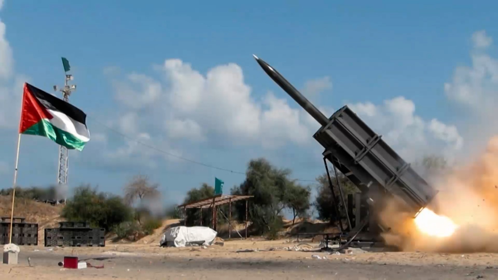 المقاومة الفلسطینیة بغزة تجري تجربة صاروخية في إطار تطوير قدراتها العسكرية