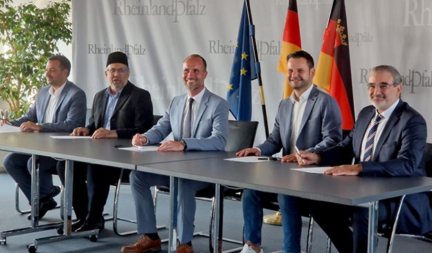 امضای توافق همکاری میان سازمان های اسلامی و دولت ایالتی راینلاند-فالتز در آلمان