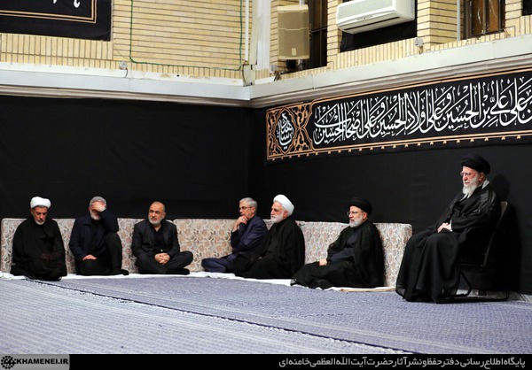 اقامة مراسم العزاء الحسيني في ليلة عاشوراء بحضور قائد الثورة الاسلامية  
