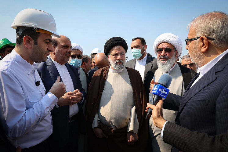 الرئيس الايراني يثمن جهود وزير النفط والعاملين في الصناعة النفطية
