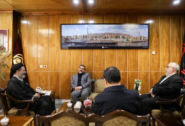 گفتگوی وزیر فرهنگ و ارشاد اسلامی با سرپرست حجاج ایرانی درباره سفرهای حج و عمره