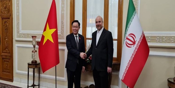 رئيس مجلس الشورى الاسلامي يستقبل رئيس البرلمان الفيتنامي