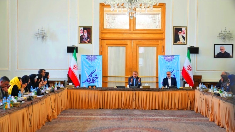 وزير الخارجية الايراني :  الجهاز الدبلوماسي سار في مسارين لتحييد العقوبات وإلغاء العقوبات الأحادية