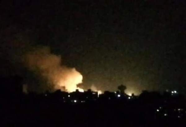 Une frappe aérienne présumée tue 26 personnes dans la région d