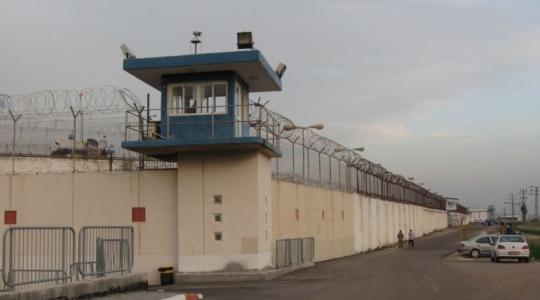 وحدات القمع "الإسرائيلية" تقتحم سجن النقب بطريقة وحشية