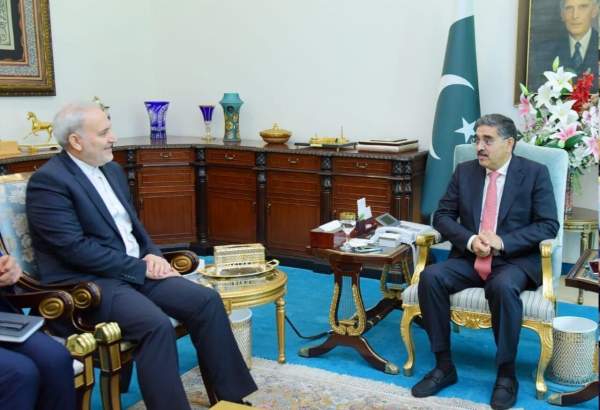رئيس وزراء باكستان يؤكد أهمية العلاقات مع إيران وسياسة "الجوار أولا"