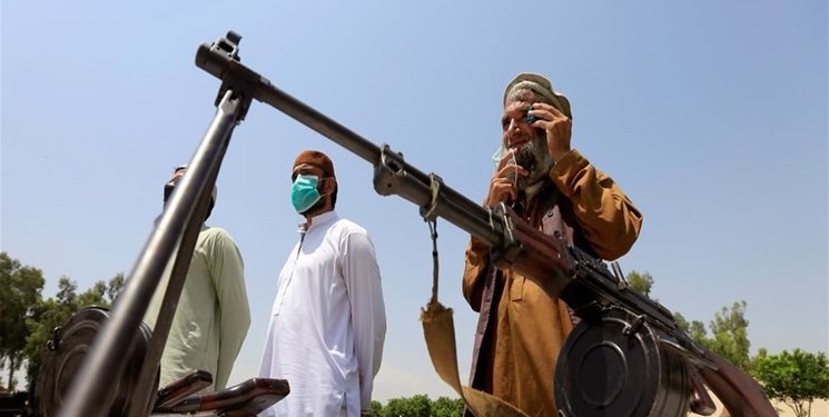 رئيس الوزراء الباكستاني يكشف عن وصول معدات أمريكية إلى "طالبان باكستان"