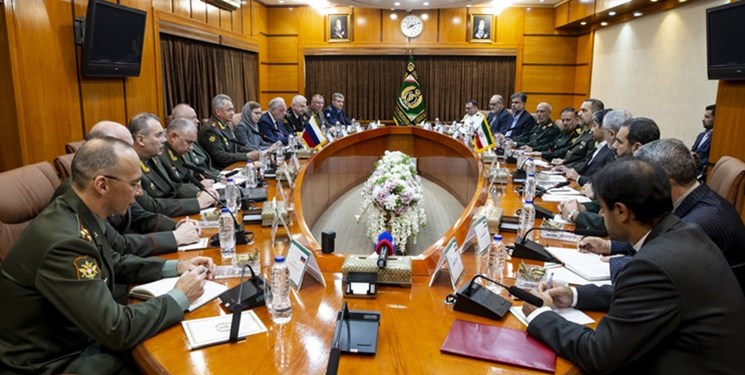 محادثات بين وزيري الدفاع الايراني والروسي في طهران