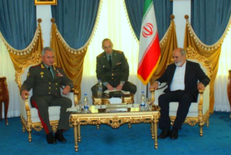 وزیر الدفاع الروسي يلتقي أمين المجلس الاعلى للأمن القومي الايراني