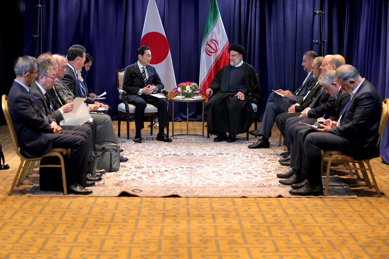 الرئيس الإيراني يلتقي برئيس الوزراء الياباني في نيويورك
