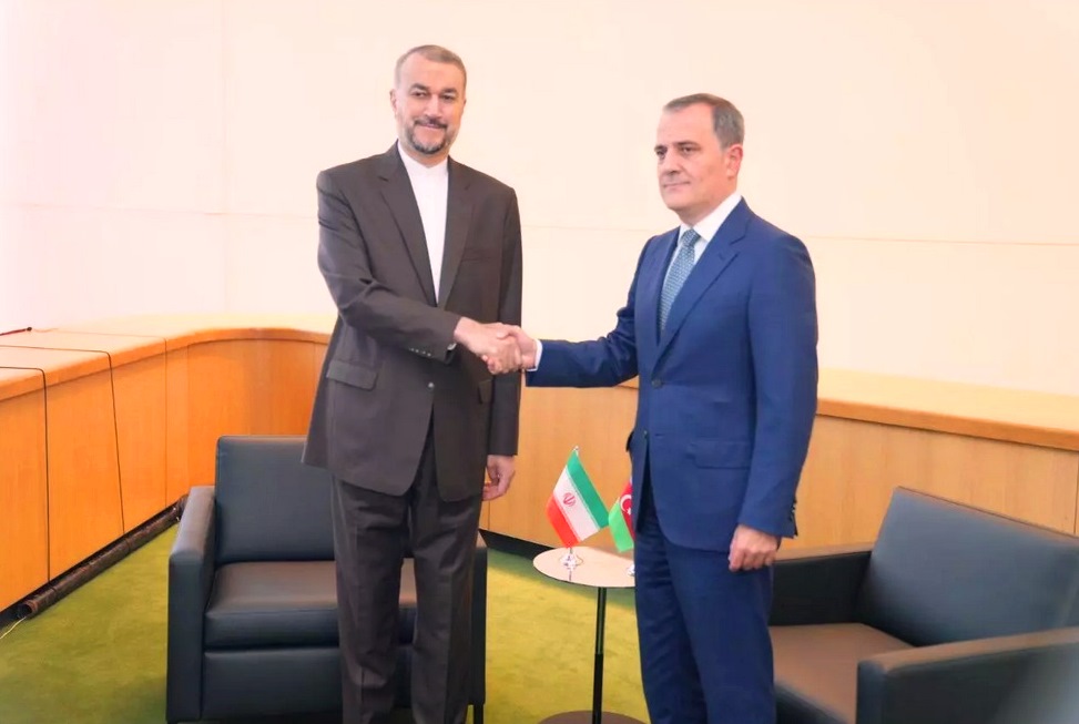 وزير الخارجية الايراني : نأمل بفتح صفحة جديدة في العلاقات بين ايران وجمهورية آذربيجان