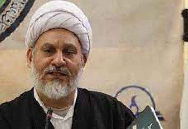 Iranian thinker: All religious scholars called Islamic Ummah to unity, integration