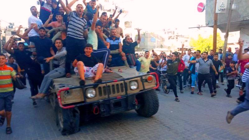 تقرير مصور .. المقاومة تفاجئ الاحتلال.. اقتحام مستوطنات والسيطرة على مدرعات وأسر جنود إسرائيليين