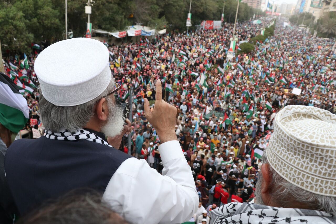 10 الآلاف يهتفون لفلسطين في باكستان