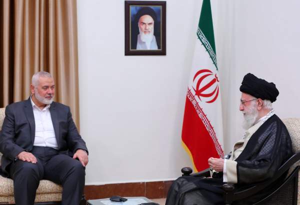 حماس : هنية التقى قائد الثورة الاسلامية في طهران
