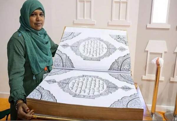 نمایش نسخه 30 کیلوگرمی قرآن دست‌نویس در نمایشگاه شارجه